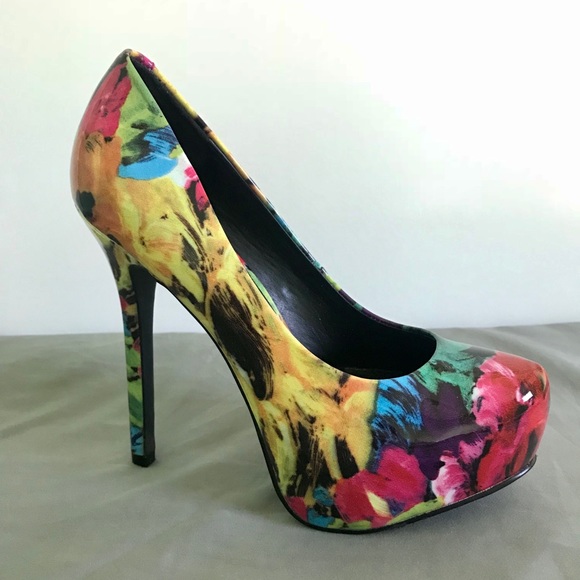 steve madden round toe pumps